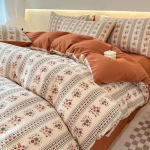 A-klassi bambuspuuvillane kahekihiline pehme neljaosaline lillemustriline marli komplekt emadele ja beebidele - Sisaldab &uuml;li&otilde;pilaselamu kolmeosalist komplekti 1.2m Bed 3-Piece (150*200 Duvet Cover)