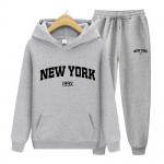 Spordidressi 2-osaline komplekt 199X New Yorgi tr&uuml;kisega dressipluus, kapuuts, dressipluus+p&uuml;ksid, kost&uuml;&uuml;m, kapuuts, spordir&otilde;ivad, s&ouml;rkimine, meeste komplektid S