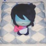 10cm DELTARUNE Kris Pl&uuml;&uuml;snukud Ripats Mini Kris Tr&uuml;kitud T&auml;idisega Seljakoti M&auml;nguasjad F&auml;nnidele Kogumiseks S&uuml;nnip&auml;evakingitused 10CM