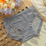 Aluspesu naiste suvine &otilde;huke, suur, keskmise v&ouml;&ouml;kohaga &otilde;mblusteta pits, seksikas t&uuml;druk, puuvillane jalgevahe, antibakteriaalsed hingavad p&uuml;ksid one size valge