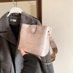 Vintage lihtsad PU-nahast &auml;mbriga p&otilde;ikkotid naistele Luksuslik disaink&auml;ekott Daami laia rihmaga &otilde;lakott 19x11x17cm beež