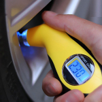 Suure t&auml;psusega digitaalne rehvir&otilde;hum&otilde;&otilde;dik autode rehvir&otilde;hum&otilde;&otilde;dik