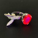 V&auml;rvilise punase korundi s&otilde;rmuse simulatsiooni St. Maria koolibri s&otilde;rmus