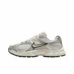 Nike V5 RNR Summit White Light Orewood Naiste tossud Cream Sail Black HQ7901-104 35.5