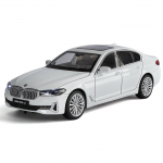 1/24 BMW 5. seeria 530i 530LI Sulamist Luxy Auto Mudel Valatud Metallist S&otilde;idukid Auto Mudel K&otilde;rge Simulatsioon Heli ja Valgus Laste M&auml;nguasi Kingitus valge