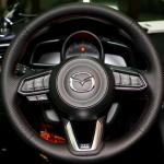 Must mikrofiibernahast k&auml;sitsi &otilde;mmeldud auto roolikatte kate Mazda 3/6 Axela 2017-2018 Atenza CX-3 CX-5CX-9 jaoks Auto lisatarvik Gray Thread