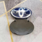 Corolla Sinine Esiv&otilde;re Embleem Radar OEM 90975-02136 90975-C2029 Toyota Corolla H&uuml;briidile 2019-2022 Esiosa Auto Embleem 3M adhesive