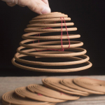 12/24 Tundi Viirukirullid K&auml;sit&ouml;&ouml;na Valmistatud Sandlipuu Viirukirullid Buddha Kodutempel Kodu L&otilde;hnastaja Tualett Ruumi V&auml;rskendaja Puhastaja Sandalwood 12hours
