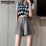 Naiste l&uuml;hikesed p&uuml;ksid suures suuruses &uuml;likond l&uuml;hikesed p&uuml;ksid k&otilde;rge v&ouml;&ouml;kohaga &otilde;hukesed laiad p&uuml;ksid l&uuml;hikesed p&uuml;ksid, lahtised p&uuml;ksid, &otilde;ues kandmine S