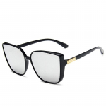 Uued ruudukujulised n&auml;gu t&otilde;stvad p&auml;ikeseprillid Naiste trendi retro p&auml;ikeseprillid naiste suure raamiga prillid valge