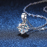 Sertifitseeritud VVS1 D v&auml;rvi moissanite kaelakee lihtne nelja k&auml;pa ripats 1 CT teemant kaelakee naiste pulmade S925 h&otilde;beehted 0.5 carat