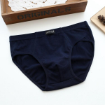 Suvine helepunane puhtast puuvillast meeste aluspesu keskmise v&ouml;&ouml;kohaga seksikas vaba suur kolmnurk alusp&uuml;ksid meeste hingavad noorte alusp&uuml;ksid L hall v&auml;rv