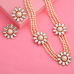 Traditsiooniline kuldse p&auml;rliga kaelakee komplekt kolme karikakra ja Kundani p&auml;rlitega