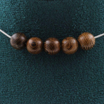 Pierres et Min&eacute;raux. Collier 5 perles Bois 8 mm. Chaine en acier inoxydable Collier femmes, hommes. Taille personnalisable.
