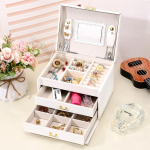 Kompaktne nahast ehtekarp lukuga k&otilde;rvar&otilde;ngastele ja naastudele