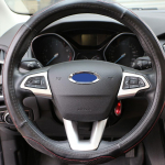 ABS-v&auml;rviga auto rooliratta kaunistuse litritega kleebis Ford Focus 3 MK3 2015 2016 2017 2018 jaoks h&otilde;be