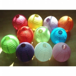 V&auml;rvilised &uuml;mmargused paberlaternad Hiina laternatega pulma- ja j&otilde;ulupidudeks valge