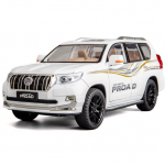 1/18 Toyota Prado survevalatud mudelauto, sulamist metallist tagasit&otilde;mmatavad s&otilde;idukid Heli ja valgusega m&auml;nguasjad lastele ja t&auml;iskasvanutele, kingitused 1:18-Size: 27x10.5x10cm valge