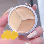 Pehme ja veatu kolmev&auml;rviline peitekreem n&auml;o katmiseks akne print akne lihased kuiv nahk rasu nahk mood plahvatus