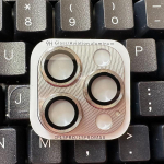 iPhone 15 Pro Max kriimustusvastase metallist 3D-kaamera objektiivi kaitser&otilde;ngas karastatud klaasiga iPhone 15/15 Plus helekollane v&auml;rv