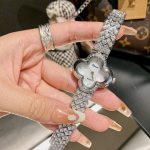 S&auml;delev rhinestone neljaleheline ristikhein naiste moekell Temperament v&auml;ikese sihverplaadiga romantiline ja elegantne kvartskell naistele