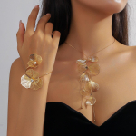 Moodne kaelakee naiste ehtekomplekti jaoks kuld