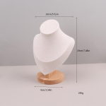 Sametine portree kaelakee vitriin, ripats