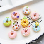 Isetehtud vaigust ananassikujuline s&otilde;&otilde;rik, kreemliimiga mobiilikorpuse, hoiukarbi ja tassi dekoor Approximately 2.5 cm