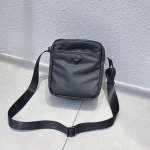 Moodne ja mitmek&uuml;lgne &uuml;he&otilde;lakott meestele Lihtne ja vabaaja crossbody kott roheline