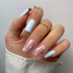 24 tk/komplekt kiirk&uuml;&uuml;ned, sinine armastus, kuldne t&auml;piline kunstnaelad kleebis kantav veekindel manik&uuml;&uuml;r, viimistletud k&uuml;&uuml;ned