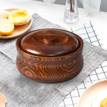 Puit kaanega supi teraviljahoidja tahke kausi serveerimiseks