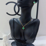 2 TK titaanterasest Lucky neljaleheline muruk&otilde;rvak&uuml;&uuml;nte kaelakee komplekt valge