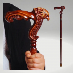 Elegantne nikerdatud puidust kohandatud jalutuskepp