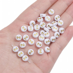 50 tk 4x7mm akr&uuml;&uuml;list kirjaga lamedad helmed k&otilde;rvar&otilde;nga jaoks k&auml;ev&otilde;ru kaelakee k&auml;sitsi valmistatud DIY ehete valmistamise tarvikud 4x7mm 50pcs