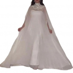 Naiste &otilde;htukleit, l&auml;ikiv litriga poolk&otilde;rge krae, suur &auml;&auml;ris, &otilde;huke l&auml;bipaistev v&otilde;rk nahkhiire varrukad, &uuml;hev&auml;rvilised, suure &auml;&auml;rega peokleit. 2XL valge