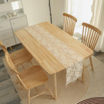 1 tk Tutikaunistusega heegeldatud pitsist lauajooks, lilledega tikitud lauakate, &otilde;&otilde;nes lill 30*150