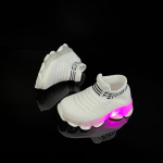 Lastejalatsid Laetav Led Light Tald vabaaja hingavad v&otilde;rktossud, suurus 21-30 21 must