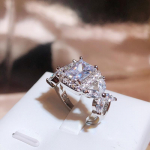 Plaatinaga kaetud mitte tuhmuv printsessruuduga teemant keerdsarvega mikro-paigutusega tsirkoon naiste teemants&otilde;rmus s&otilde;rmus No. 10