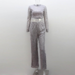 Tuttide litrid, naiste 2-osalised komplektid, h&otilde;bedased eredast siidist O-kaelusega k&auml;rbitud topid, laiad p&uuml;ksid, naiste p&uuml;kskost&uuml;&uuml;mid. S