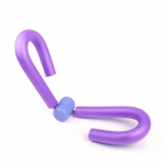 Puusasid t&otilde;stev jooga abil jalad kinnitav vaagnap&otilde;hjalihaste treener tootjatele.