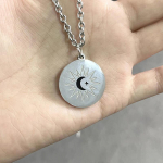 Teleseria The Eclipse Cosplay Kuu T&auml;ht &Uuml;mmargune Ripats Titaanterasest Kaelakee Armastajate Ehted Aksessuaarid