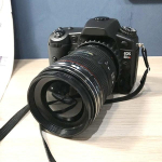 Canon EOS 5DSR mittet&ouml;&ouml;tavale v&otilde;ltsitud n&auml;iv DSLR-kaamera mudeli fotostuudio rekvisiidile koos rihmaga (Must) must