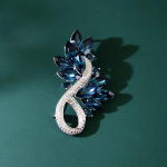 Luksuslik kristallist isikup&auml;rastatud pross, k&otilde;rgekvaliteediline naiste teemantkorsett, kerge luksuslik tippn&otilde;el, &uuml;likonna aksessuaarid