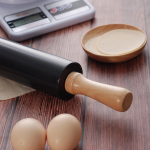 Puidust taignarull pitsa k&uuml;psetamiseks Kaasaskantav pelmeenipakendite valmistamise k&uuml;psetis