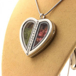 Pierres et Min&eacute;raux. Collier Spinelle + P&eacute;ridot brut. Mod&egrave;le coeur.