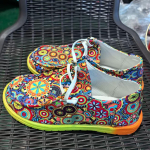 Fshion kevadsuvi Naiste etnilised vikerkaarekujulised l&otilde;uendist kingad S&uuml;gis vabaaja igap&auml;evased &uuml;mmargused varvastega mitmev&auml;rvilised prinditud pitsilised tossud Naiste lamedad kingad 39 mitmev&auml;rviline