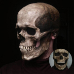T&auml;ispea kolju mask/kiiver koos liikuva l&otilde;uaga halloweeni ja temaatiliste fotode jaoks