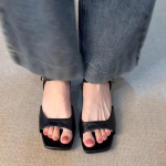 Moodsad naiste sandaalid Suvised pl&auml;tud Madalad kontsad 2025 Uus Mood Retro Naiste sussid Vabaaja rannakingad Zapatos De Mujer 35 must