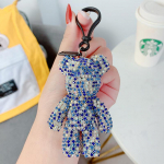 Armsad luksuskristallid Luksuslik s&uuml;nge karu v&otilde;tmehoidja auto v&otilde;tmehoidja v&otilde;tmehoidja v&otilde;tmehoidja ripats Naiste autokoti v&otilde;luripatsid Kingitused 5.1cm*8.4cm sinine/valge