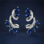 Suurep&auml;rased lilleviinapuu lilledega ripatsk&otilde;rvar&otilde;ngad daamide pulmakihlumiseks ja romantiline s&uuml;nnip&auml;evakingitus safiir